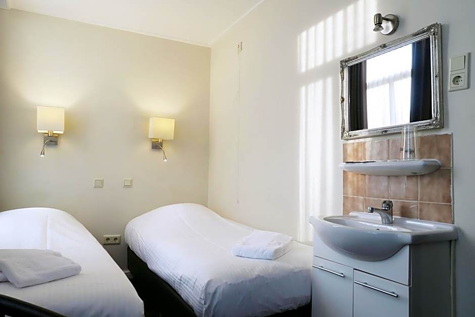 Hotel Carillon