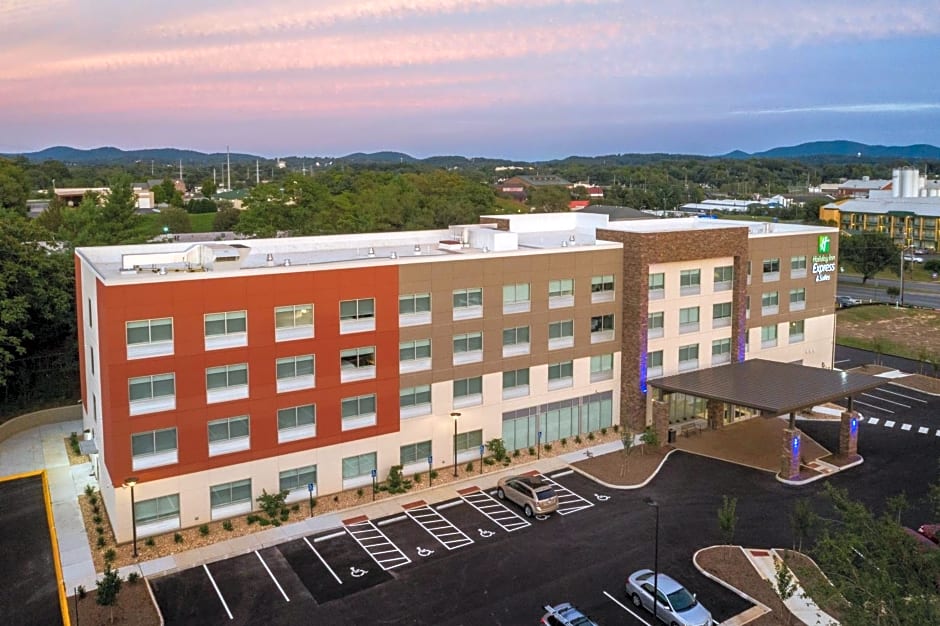 Holiday Inn Express & Suites - Roanoke – Civic Center