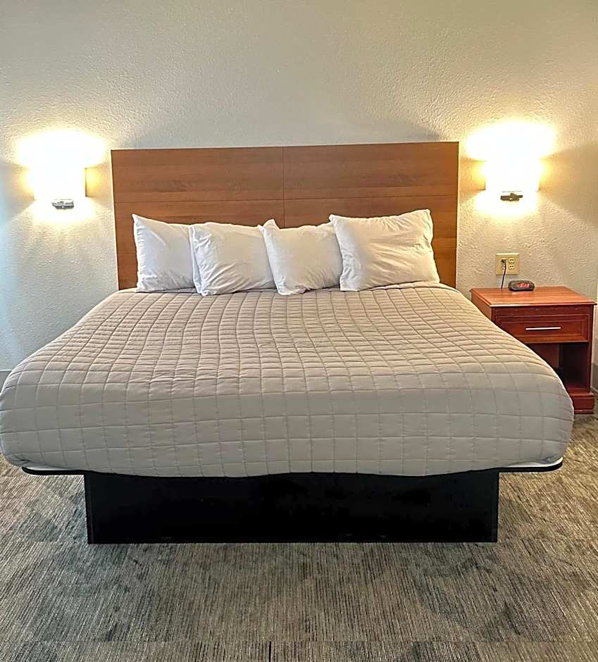 Travelodge by Wyndham Lincoln South