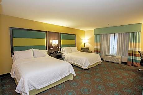 2 Qn Mobility/hearing Access Ri Shwr Studio Ns Vis Firealrm/door/phn Alrt/sofabed/42 Hdtv Microwv/fr