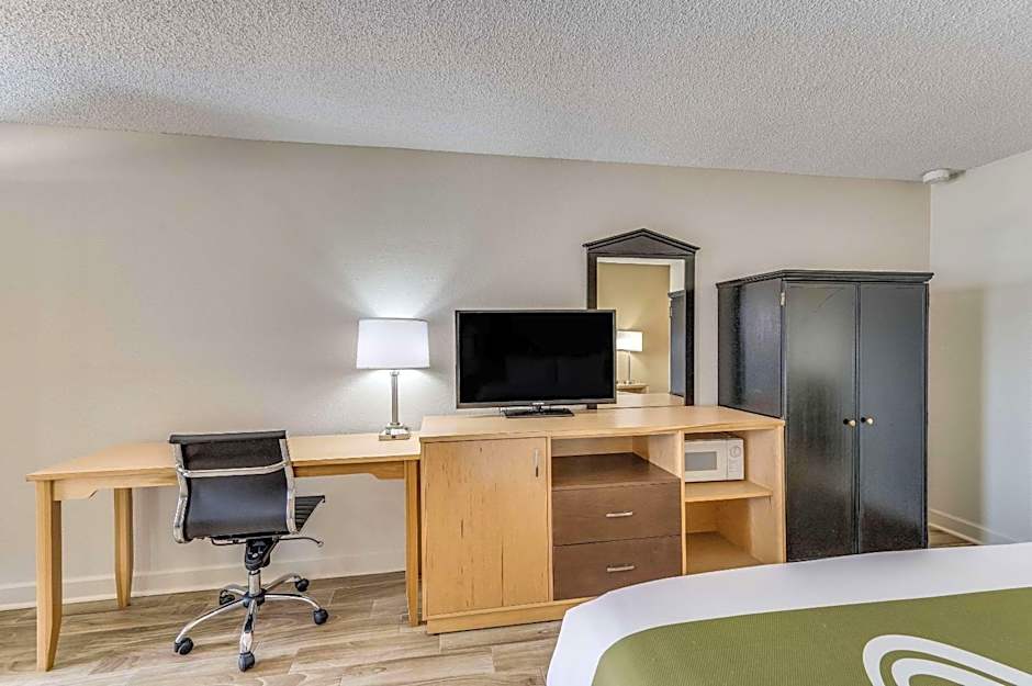 Quality Inn & Suites Hot Springs-Lake Hamilton