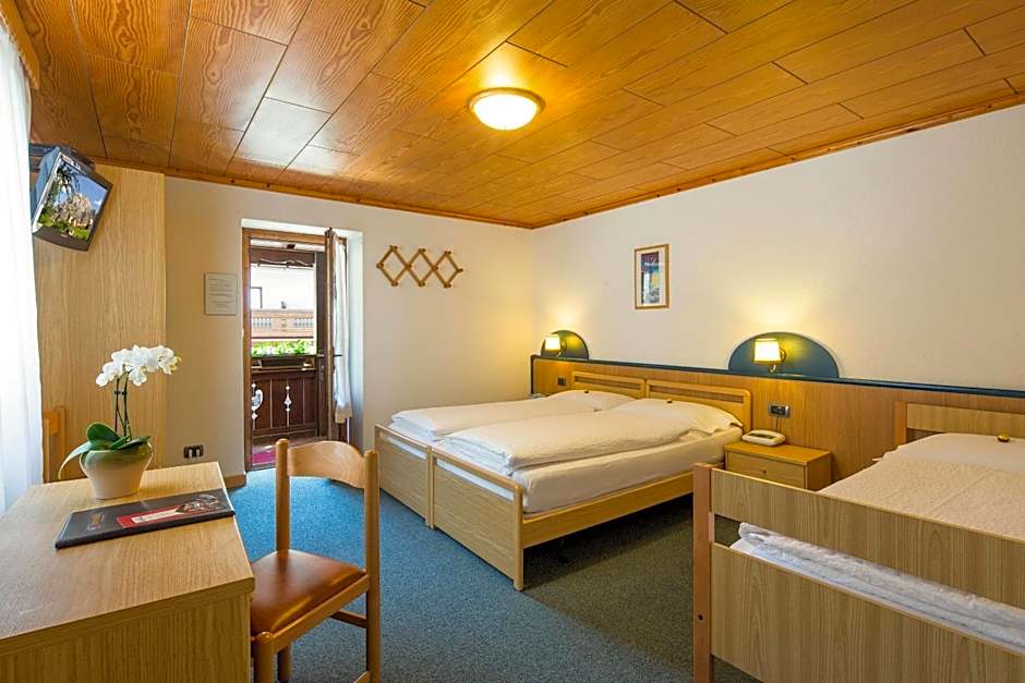 Hotel Garnì Ai Serrai