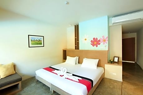 Deluxe Double or Twin Room with Pool Access