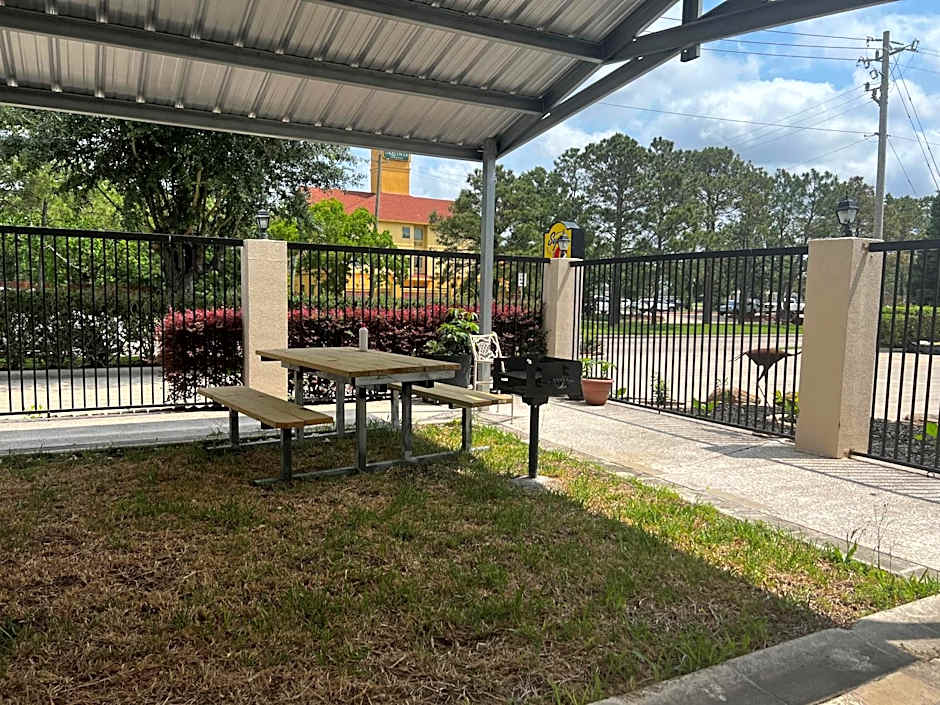 Super 8 by Wyndham Pasadena