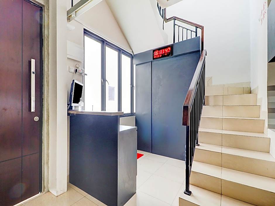 OYO 90215 Ada Residence