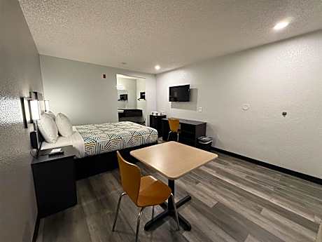 Queen Room - Disability Access - Non-Smoking