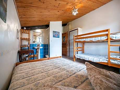 Quadruple Room with Shared Bathroom