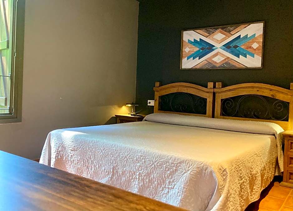 Photo 1 of 5 of 1 Queen Bed
