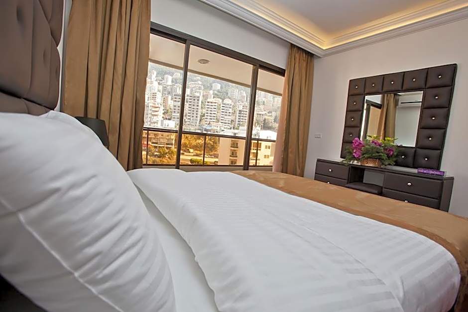 Queens Land Hotel