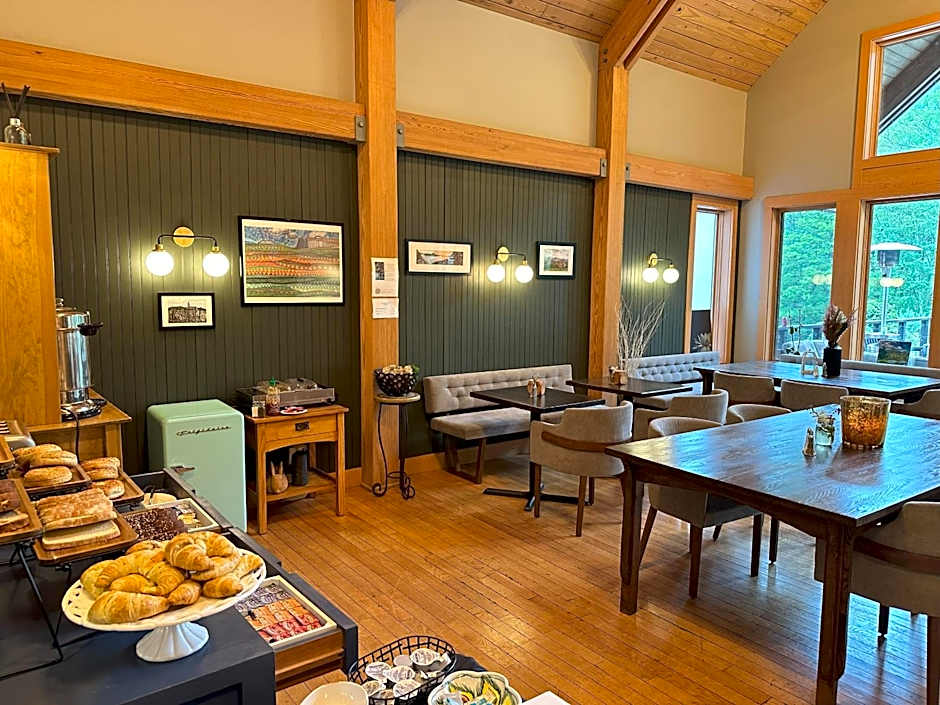 Minnewaska Lodge