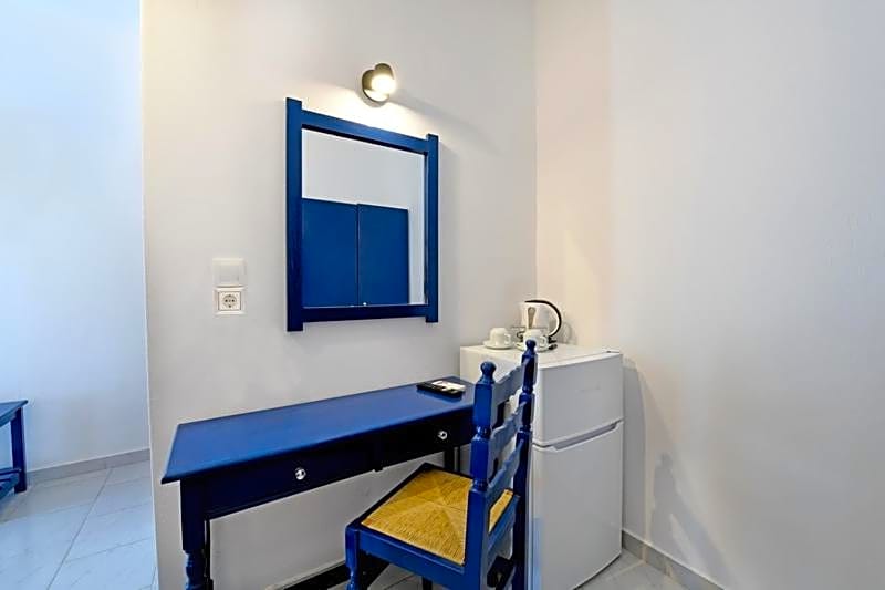 Lunar Santorini Hotel