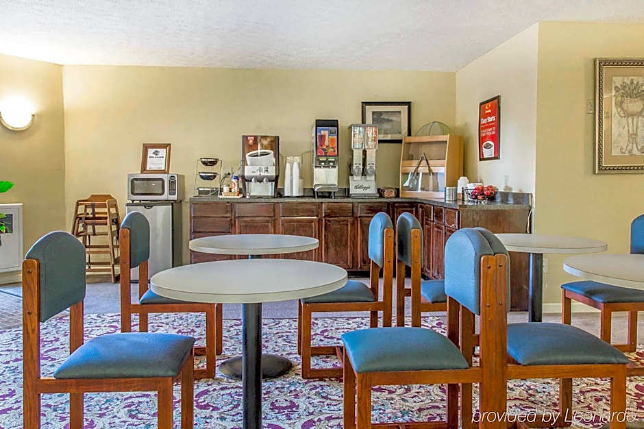 Gold Star Inn & Suites