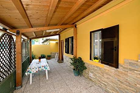 Large Bungalow (6 Adults)