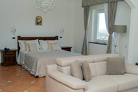 Suite with Mountain View