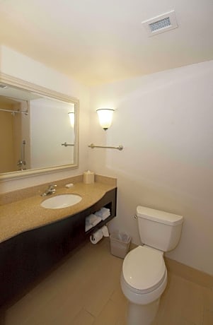 2 Queens Premium W/In-Room Drinks-Snacks
