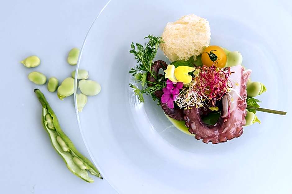 Kiss Beachfront Hotel & Restaurant