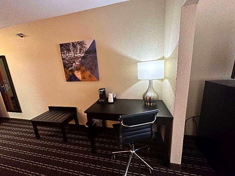 Best Western Plus Bass Hotel & Suites