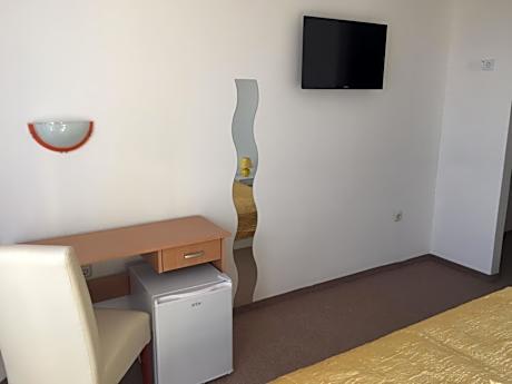 Double Room with Street View