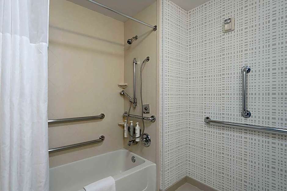 Hampton Inn By Hilton And Suites Tulsa Central