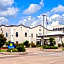 Days Inn & Suites by Wyndham Webster NASA-ClearLake-Houston