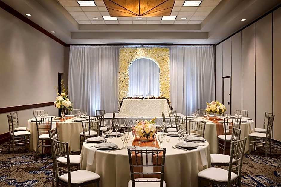 Embassy Suites By Hilton Dallas - Dfw Airport North At Outdoor World