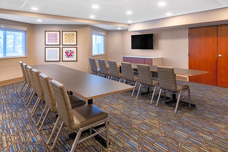 Holiday Inn Express & Suites Colorado Springs-Airport, an IHG Hotel