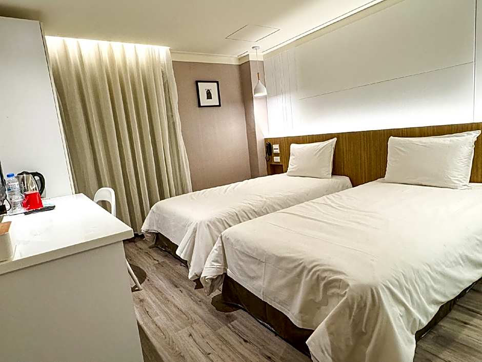 Days Fine Hotel