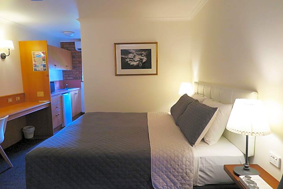 Summerhill Motor Inn - Adults Only
