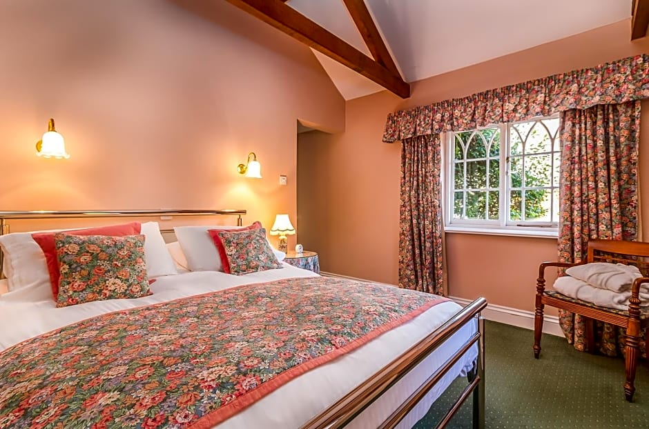 The Lynch Country House