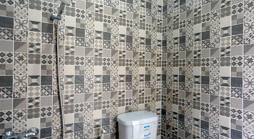 RedDoorz Hostel near Kota Lama Semarang