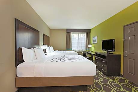 Queen Room with Two Queen Beds and Bath Tub - Mobility/Hearing Accessible - Non-Smoking