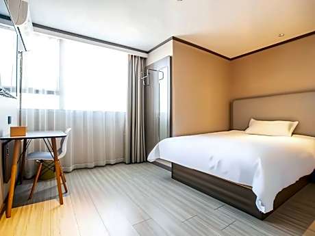 Huazhu - Room With Bed