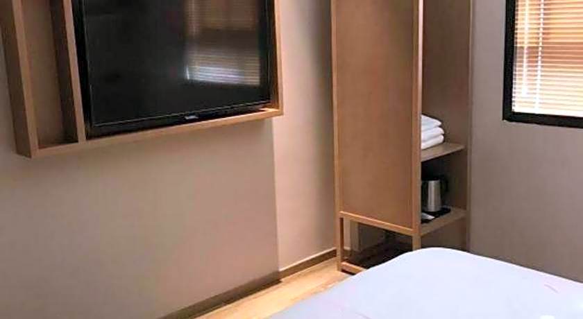 V8 Ziyuangang Hotel