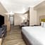 La Quinta Inn & Suites by Wyndam Knoxville West