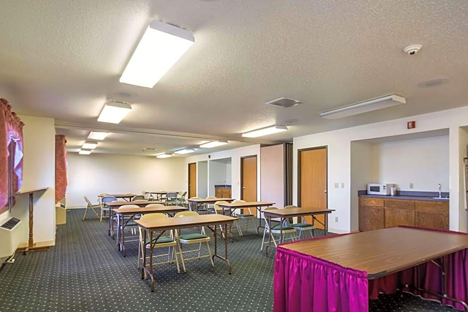 Motel 6-Saukville, WI