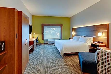 King Suite with Sofa Bed - Hearing Accessible