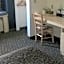Days Inn & Suites by Wyndham Hutchinson
