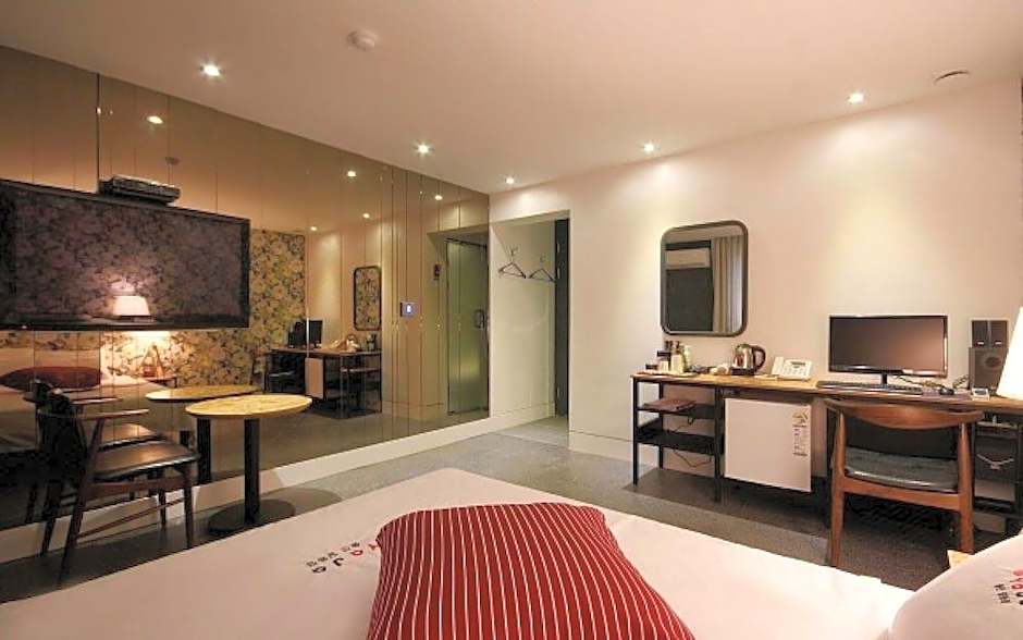 Hotel H2