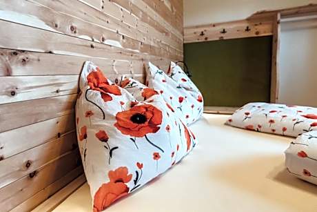 Apartment with Mountain View