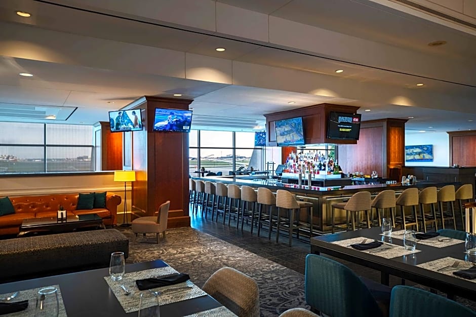 Renaissance by Marriott Concourse Atlanta Airport Hotel