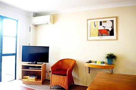 One-Bedroom Apartment with Balcony