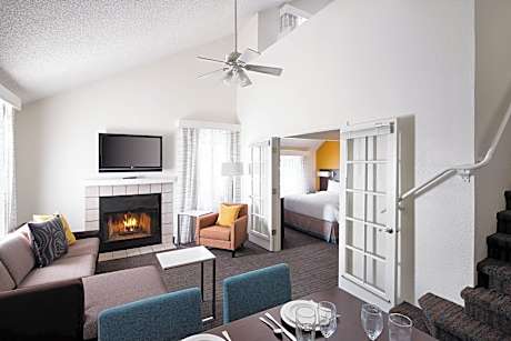 Penthouse, 2 Bedrooms, Fireplace (1 King Bed, 1 Queen Bed and 1 Double Sofa Bed)