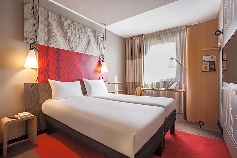 Hotel Mermoz Paris Le Bourget