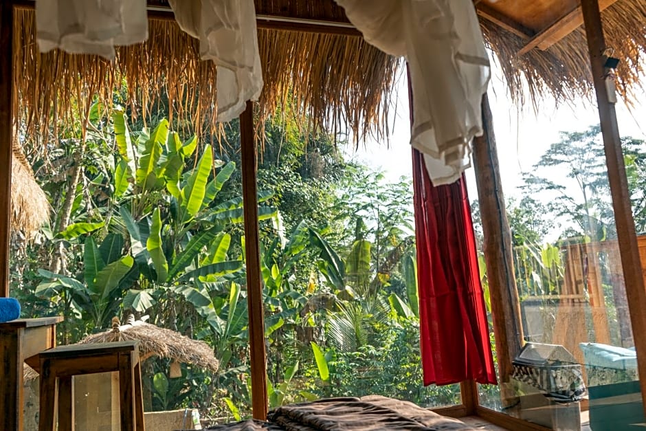 BALI BAMBOO JUNGLE HUTS AND HOSTEL