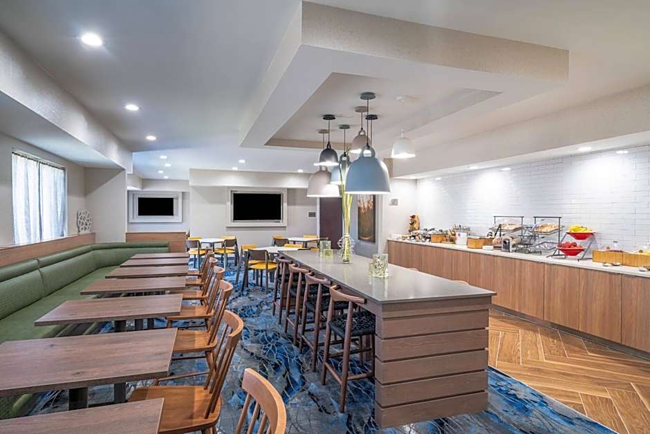 Fairfield Inn & Suites by Marriott Memphis I-240 & Perkins