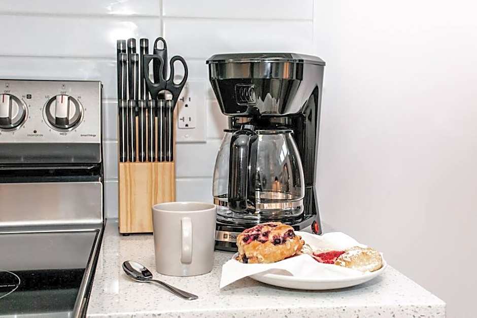 Cozy Nordic Utopia, Bsmt Suite near WEM & DT, King Bed, WiFi