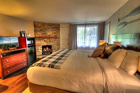 Deluxe King Fireplace With Balcony