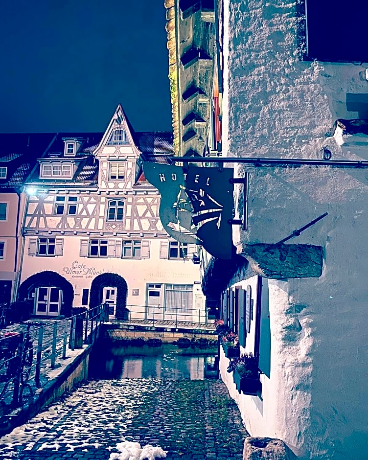 Schiefes Haus