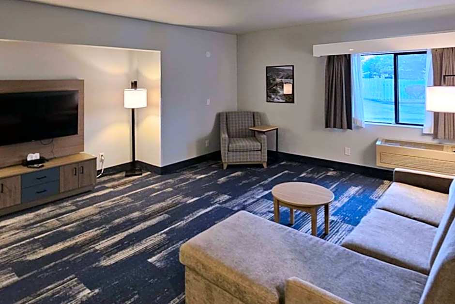 Edgewater Inn and Suites, an Ascend Collection Hotel