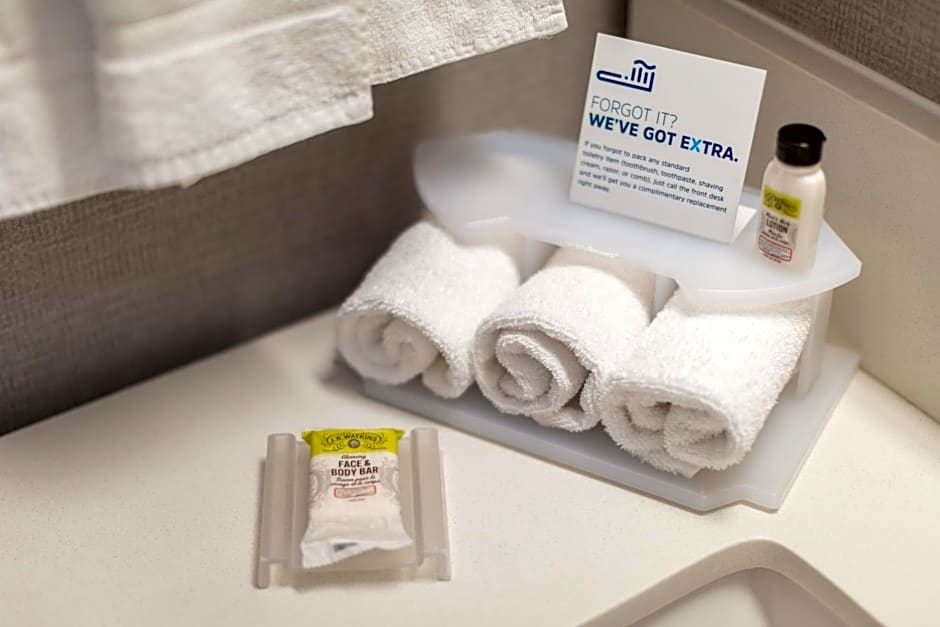 Holiday Inn Express & Suites Riverport Richmond By IHG
